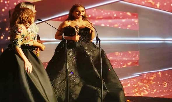   مصر اليوم - تكريم نيللي كريم في افتتاح الدورة 32 لأيام قرطاج السينمائية