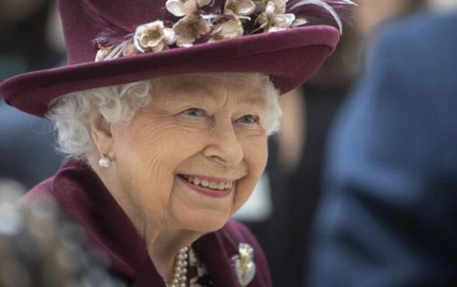   مصر اليوم - تكريم الملكة إليزابيث بأغلى عملة ذهبية في العالم