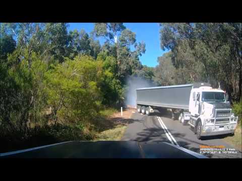 بالفيديو سائق شاحنة محترف يواجه 3 حوادث مروعة وينجو منها