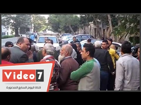 مشادات كلامية بين مصابى الثورة ومسؤول حكومي
