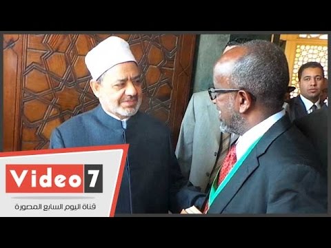 شيخ الأزهر يودَّع الرئيس الصومالي