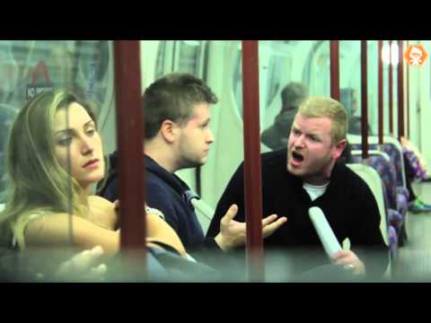 شاهد ماذا حدث لامرأة قررت أن ترضع طفلها في المترو