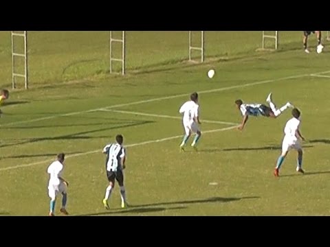 هدف خرافى في البرازيل للاعب فى سن 14 عاما