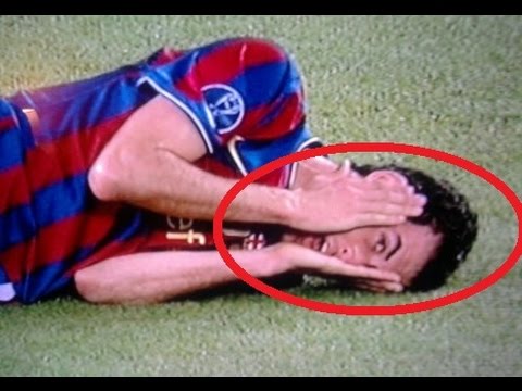 أغبى 10 حالات تمثيل كشفها الحكام في تاريخ كرة القدم