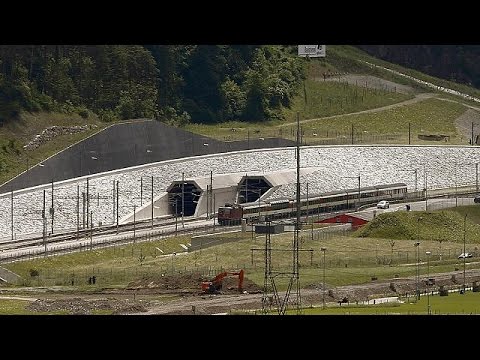شاهد سويسرا تدشن أطول نفق للقطارات في العالم