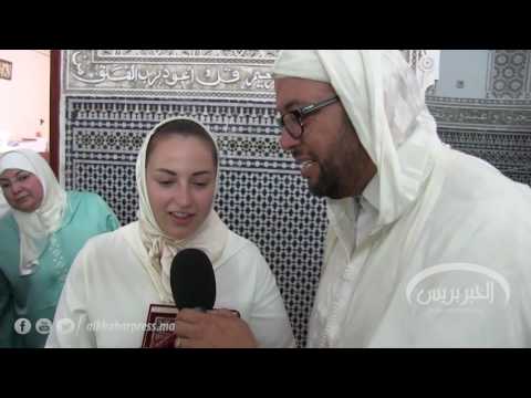 روسية تدرب المنتخب الوطني للسباحة تعلن إسلامها في مسجد إبراهيم الخليل