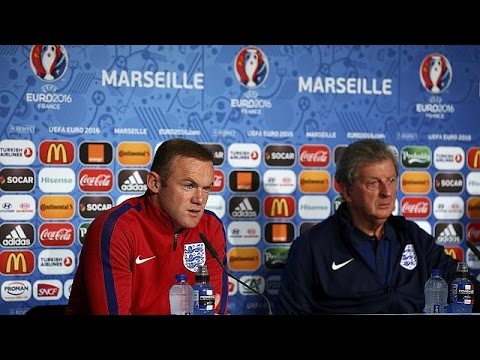 شاهد فريق إنكلترا يناشد أنصاره البقاء بعيدًا عن المشاكل