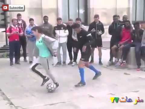 بالفيديو شاهد لاعب يستفز فتاة بالكرة ففضحته أمام زملائه