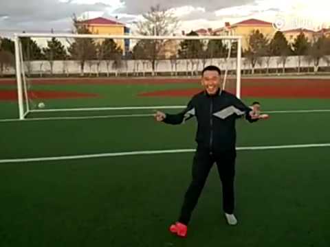 كيف خدع رجل حارس مرمى وسجل هدفًا