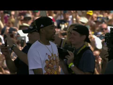 الآلاف يشاركون في مسيرة احتفالا بفوز كافاليرز بلقب الـ nba