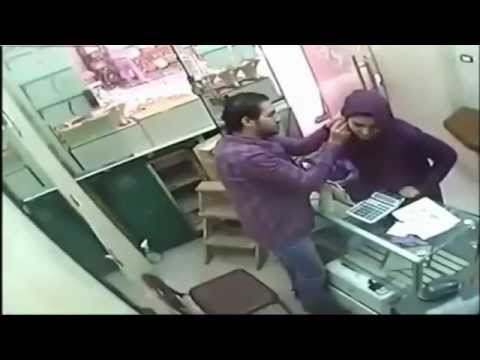 فتاة تسرق محل ذهب