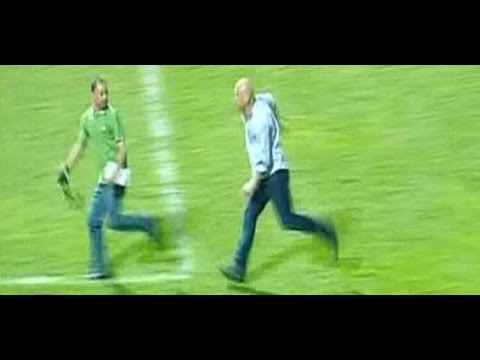 بالفيديو حسام حسن يعتدى على مصوّر ويشتبك مع أمن الإسماعيلية