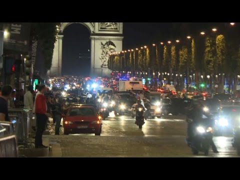 بالفيديو  فرحة عارمة تسود صفوف مشجعي المنتخب الفرنسي