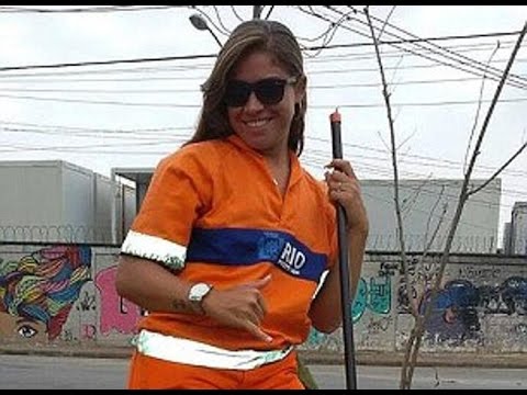 عاملة النظافة الفاتنة التي تحولت إلى عارضة أزياء