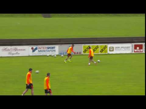 مدرب إيفرتون يحرز هدفًا رائعًا خلال تدريبات الفريق