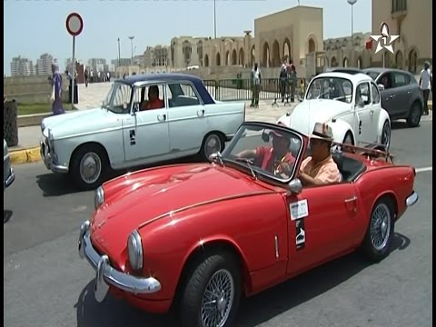 بالفيديو قافلة من السيارات العتيقة تجوب شوارع الدار البيضاء في المغرب