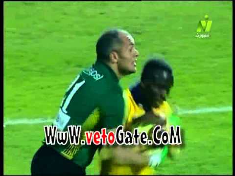 حارس الداخلية يعتدي على المهاجم جون أنطوي