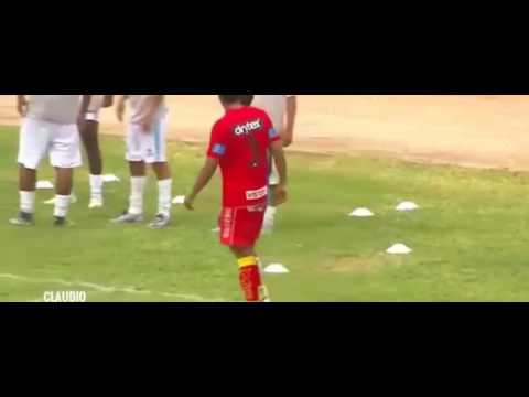 شاهد محاولة تقليد فاشلة لضربة جزاء ميسي وسواريز