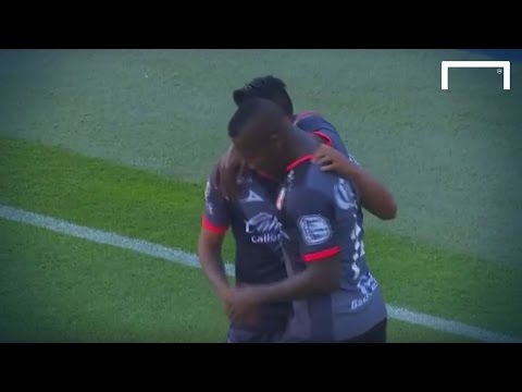 مهاجم يعاقب مدافع على خطئه بهدف صاروخي