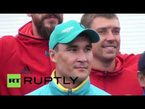 بالفيديو شاهد كازاخستانيون يجُرّون طائرة أن26 تأييدا للمنتخب الوطني في الألمبياد