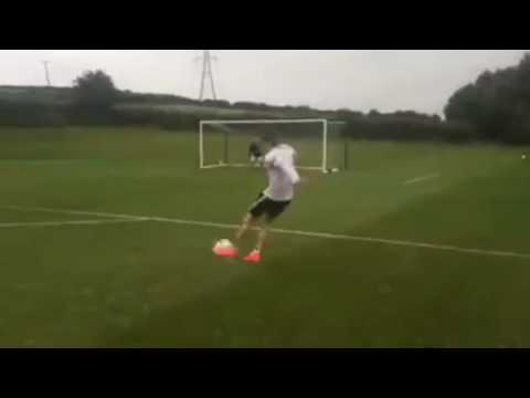 احتفال جنونى للويلزى جاريث بيل بهدف فى مرمى أحد أصدقائه