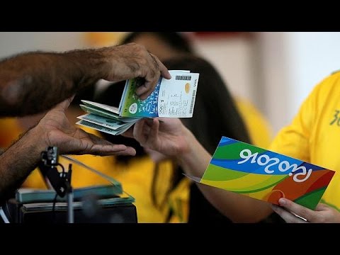 بالفيديو  مشجعون يصطفون للحصول على تذاكرهم في أولمبياد ريو