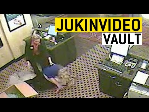 حوادث وثقتها كاميرا المراقبة على أكمل وجه