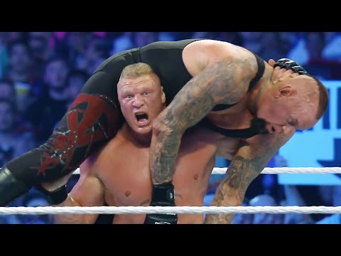 مواجهة مثيرة بين بروك ليسنر وأندرتيكر