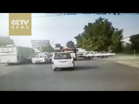 شاهد حادث تصادم جماعي يقتل أكثر من 10 أشخاص