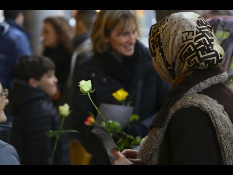 مغاربة يحتفلون بالمولد النبوي بطريقتهم