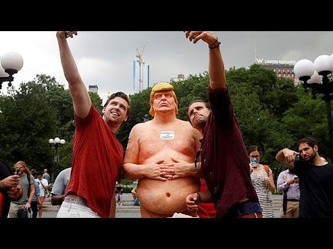 شاهد تماثيل عارية لدونالد ترامب في عدة مدن أميركية