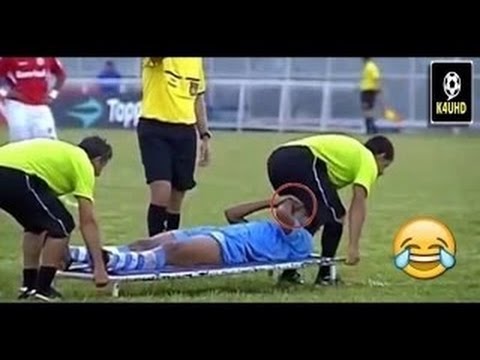 مواقف وطرائف اللاعبين داخل الملاعب العالمية