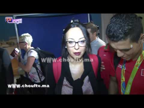 شاهد عناق حار بين ربيعي وعائلته لحظة وصوله من البرازيل