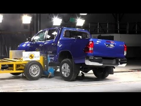 إختبار تصادم هايلكس 2016 ستاندرد 3 نجوم