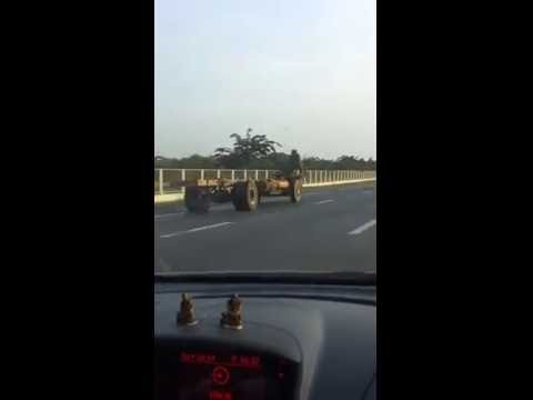 سيارة عارية في تايلاند