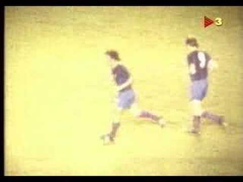 أول مباراة يلعبها الأسطورة كرويف مع برشلونة عام 1973