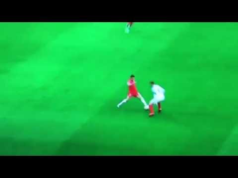 أحد لاعبي مالطا يضع روني في موقف محرج