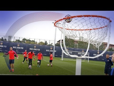 تحدي جديد بين لاعبي برشلونة في فووت باسكيت