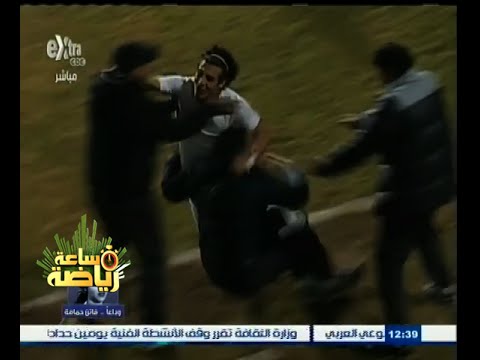 لاعب الشرطة يسقط مدربه احتفالًا بالهدف