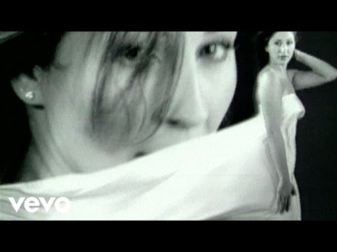 أول كليب ومسابقة ومسرحية لإليسا