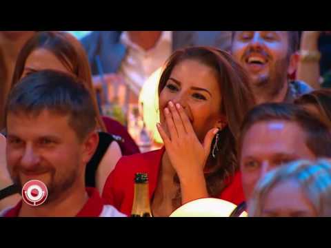 شاهد لاعبة روسية تمارس تمارين القرفصاء على الهواء