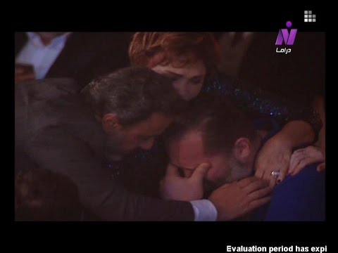 بالفيديو  ابن محمود عبد العزيز يبكي ويدعو الناس إلى الدعاء لوالده