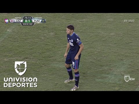 أب وابنه يلعبان سويا فى مباراة واحدة بالمكسيك