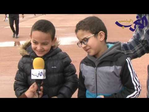 أطفال يحتفلون أثناء مباراة الوداد والرجاء