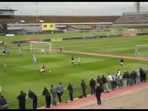 لاعب يسجل هدفًا عالميًا غريبًا