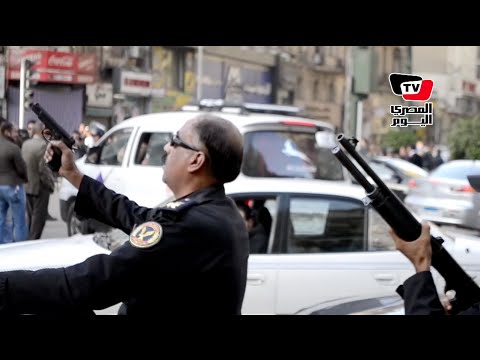 الشرطة تستعرض أسلحتها لفض مظاهرة طلعت حرب