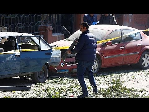 مقتل 6 من رجال الشرطة في انفجار استهدف حاجزا أمنيا في القاهرة
