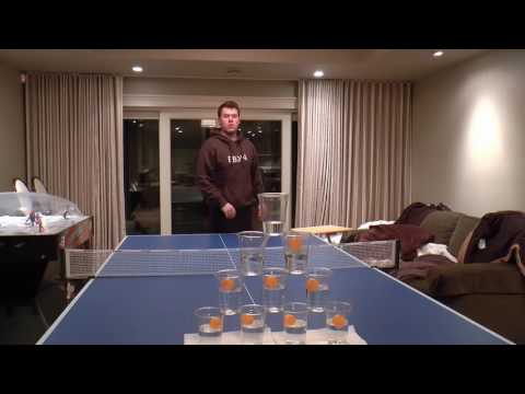 شاهد كندي يلعب تنس الطاولة بطريقة استثنائية وخاصة