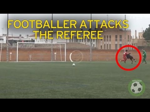 شاهد اعتقال لاعب اعتدى على حَكَم بوحشية