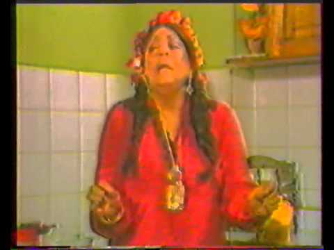 نعيمة الصغير تغني وتقدم الإعلانات